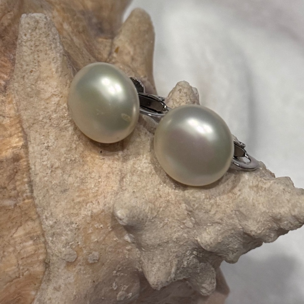 VINTAGE Signed Marvella Faux Pearl Screw Back Clip On Earrings